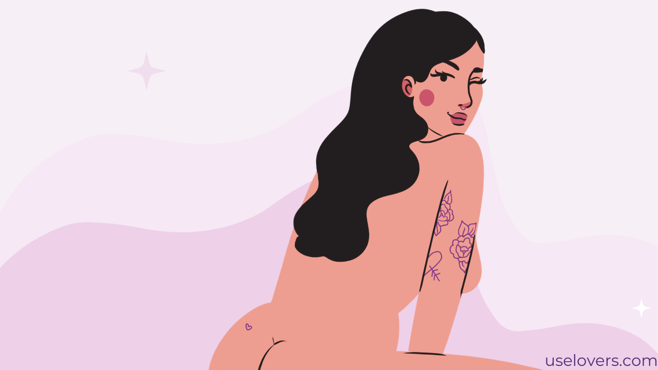 mulher sentada de costas olhando pra trás