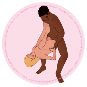 Ilustração da posição sexual Fechadura com mulher deitada na beira da cama e pernas elevadas enquanto parceiro em pé a segura pela cintura.