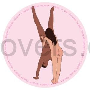 Ilustração da posição sexual Bananeira com pessoa em posição invertida apoiada na parede enquanto parceira em pé à frente realiza estímulo oral.