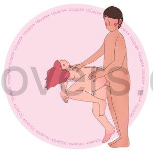 Ilustração da posição sexual Livre Acesso com mulher deitada de lado na beira da cama enquanto parceiro em pé realiza penetração e a acaricia.