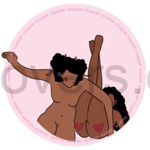 Ilustração da posição sexual BDSM Carimbada com uma mulher sentada enquanto dá tapas na nádega da outra, deitada ao lado com as pernas elevadas.