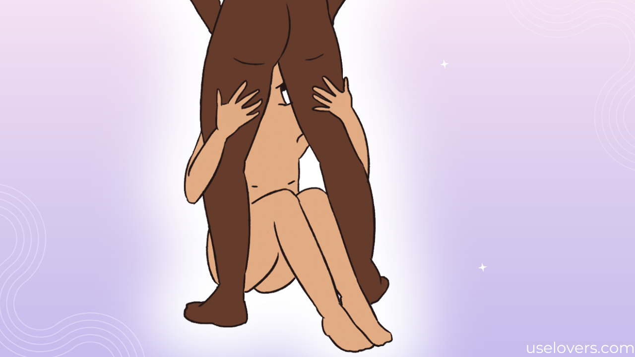 Um homem em pé de costas enquanto uma pessoa sentada faz sexo oral nele