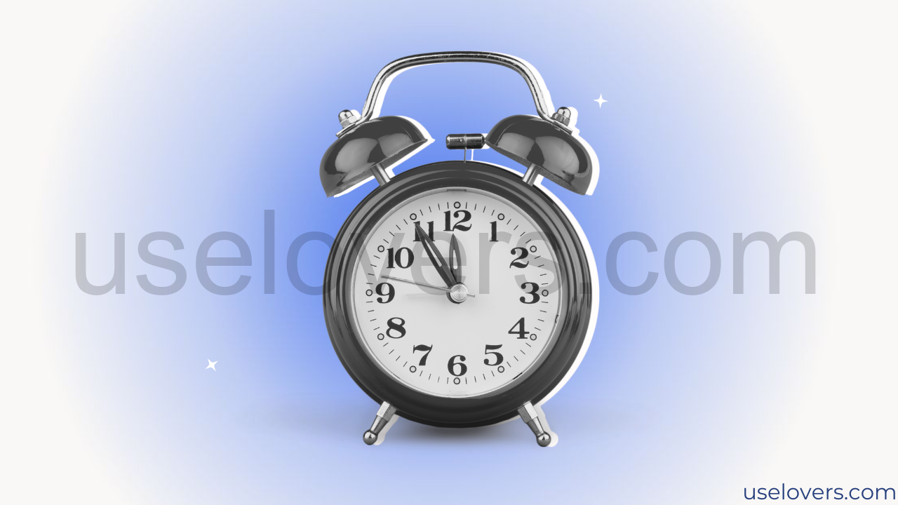 Imagem de um relógio preto e branco com o horario 11:50
