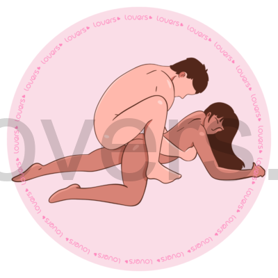 Ilustração da posição sexual Alavanca, em que a mulher está deitada de bruços com uma das pernas levemente dobradas, enquanto o homem fica por cima sentado, com os pés apoiados no chão, segurando os seios dela durante a penetração.