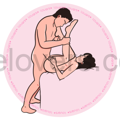 Ilustração da posição sexual Sirena, a mulher está deitada na beirada da cama com os joelhos dobrados contra a barriga enquanto o homem está em pé à sua frente segurando as pernas dela para cima.