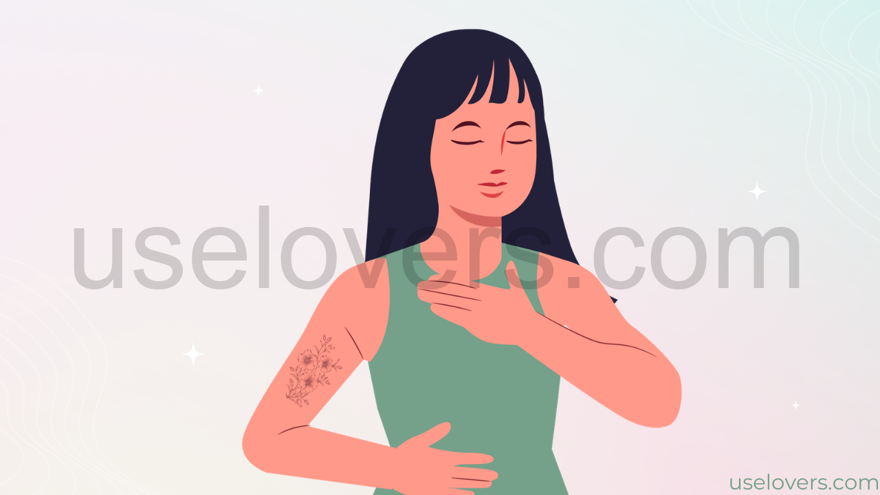 Mulher com as mãos no peito e abdomen como se estivesse meditando